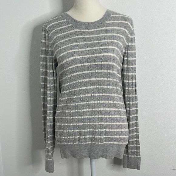 Banana Republic light weight sweater.  Size small. - Picture 1 of 5